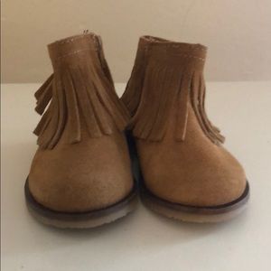 NWOT ZARA camel suede fringe booties